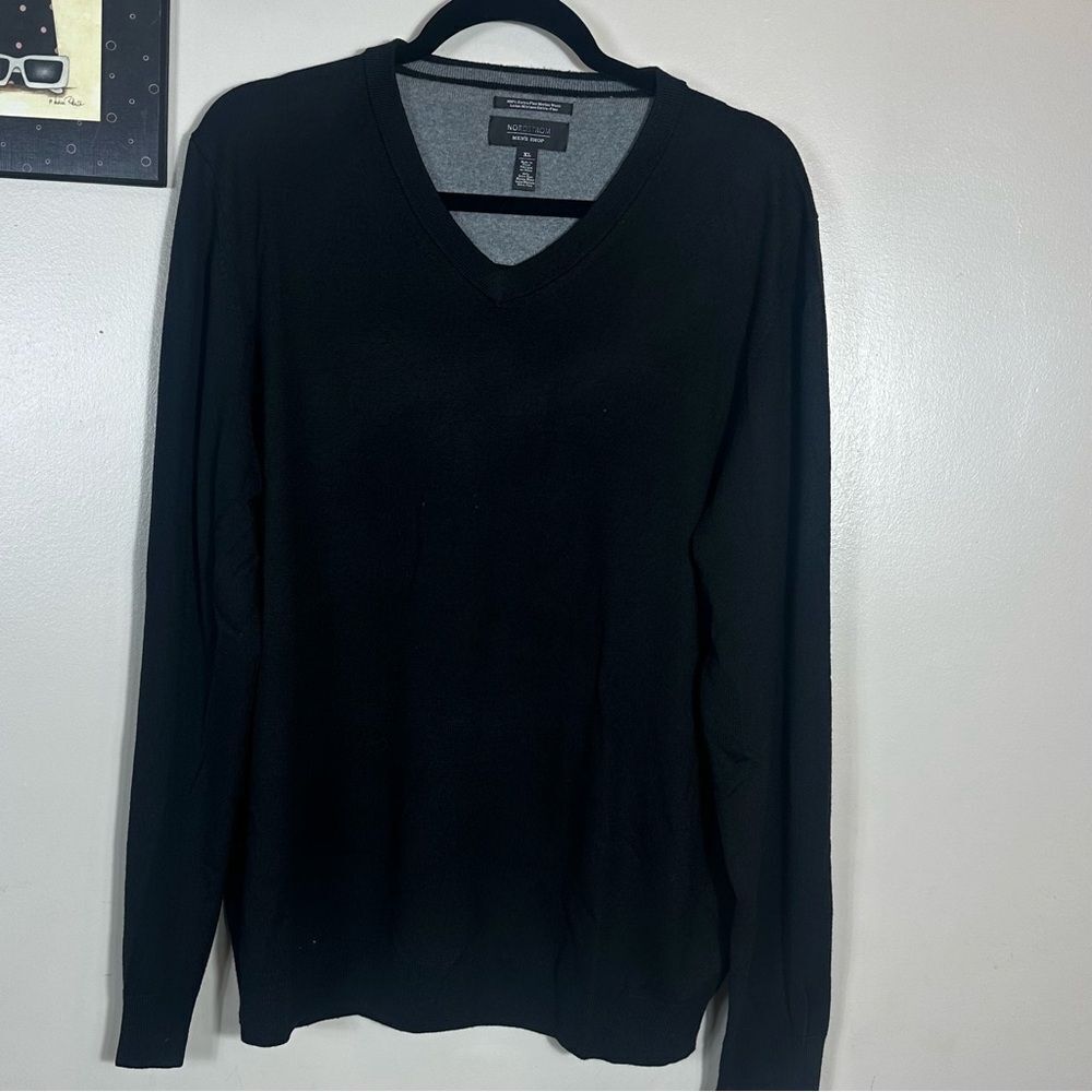 Nordstrom Men's Classic Black V-Neck Sweater 100% extra fine Merino wool